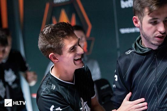 玲珑星核超级AI主机重磅发布首发价13599元